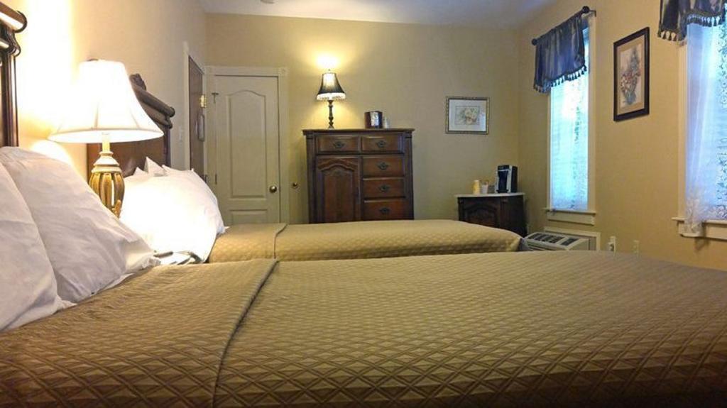 The At Inn