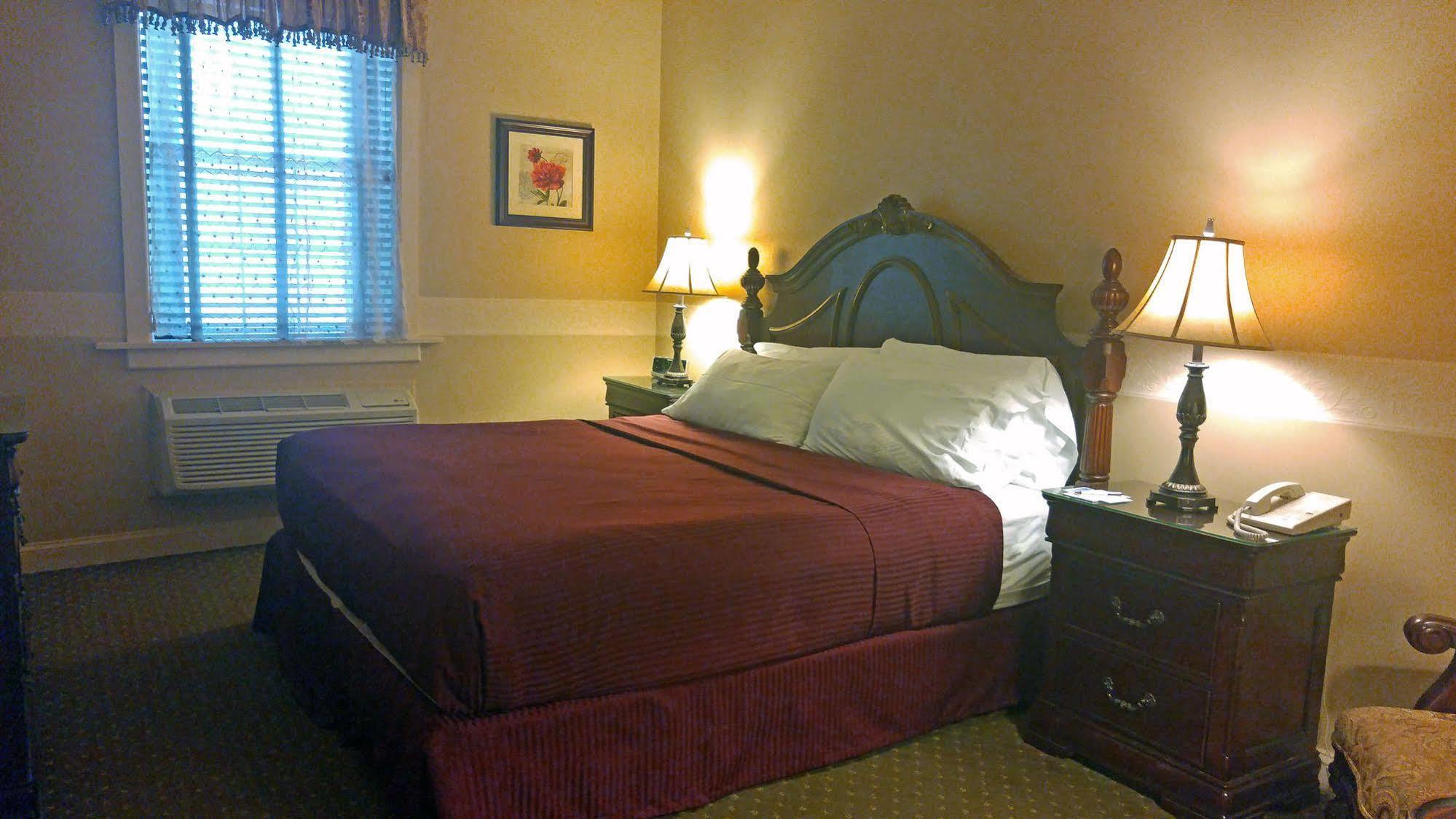 The At Inn 3*